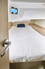 Beneteau Oceanis 34.1 - aft Port cabin.